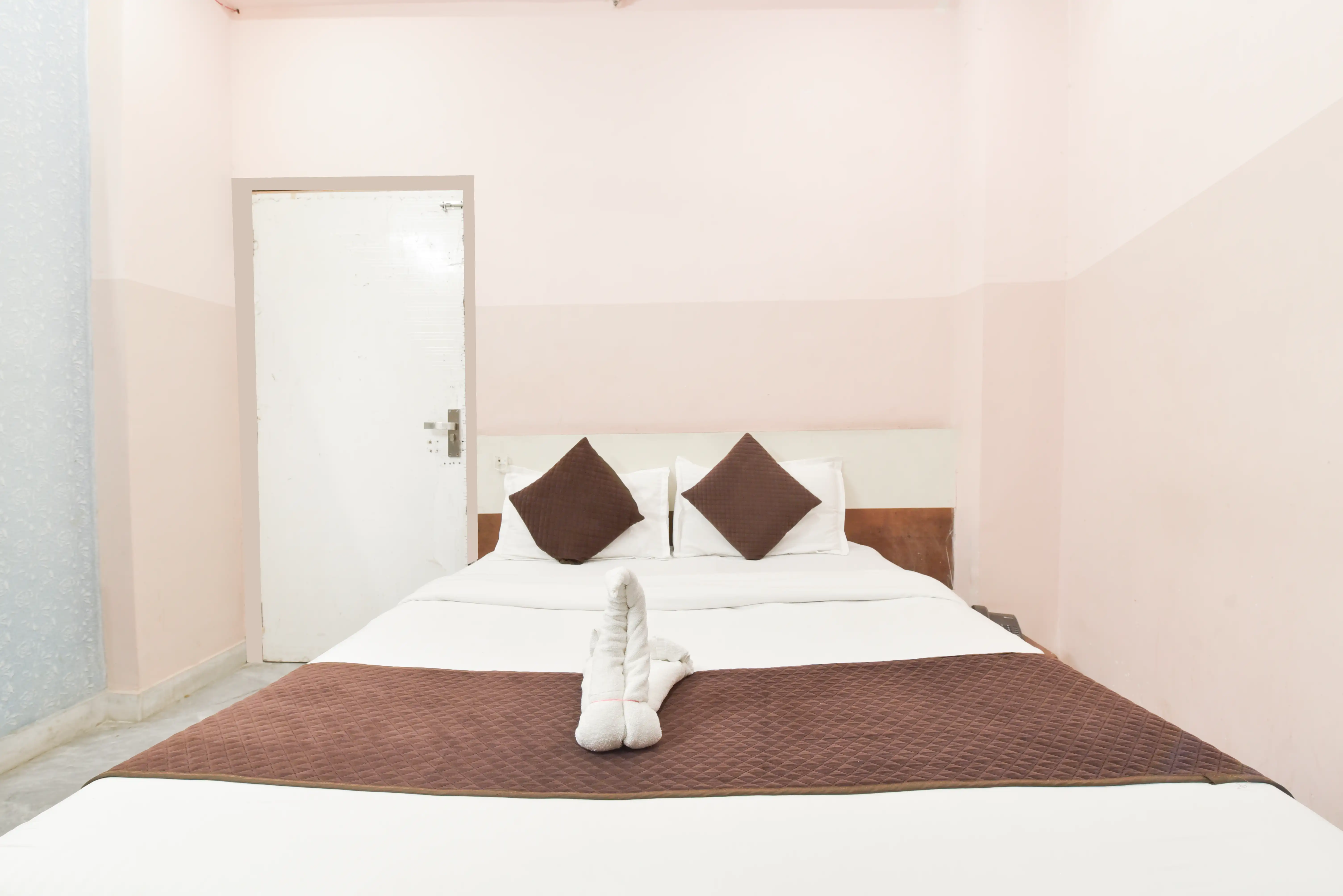 Main view of the Hously Stays