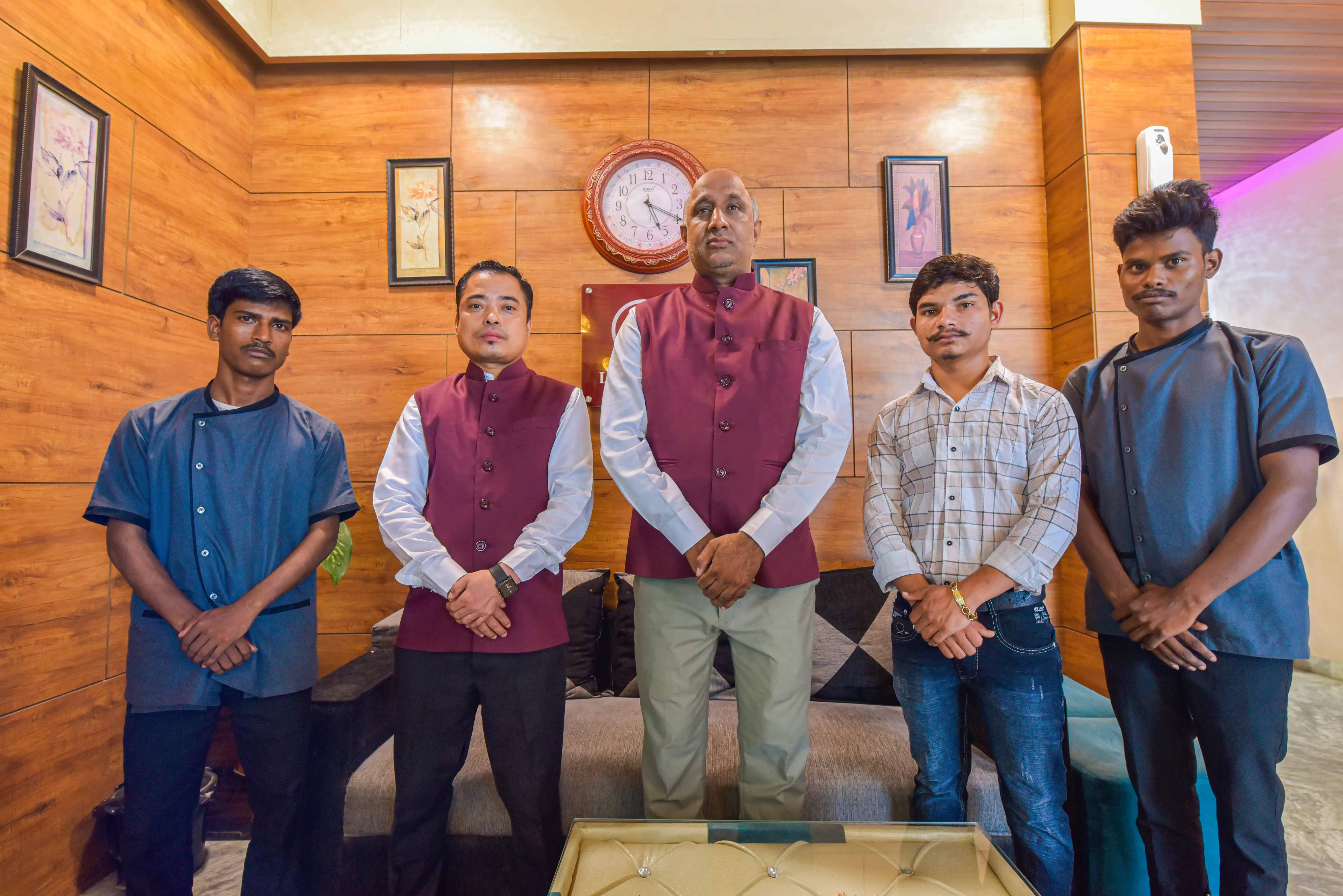 Arya Inn Hotel Welcoming Lobby